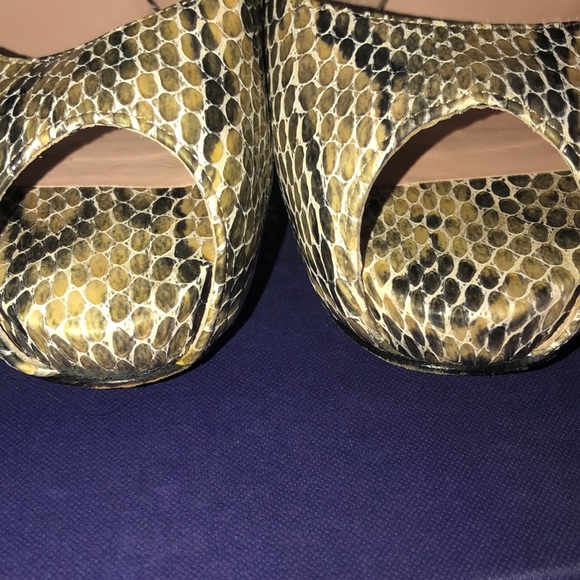 Fabulous Stuart Weitzman snake skin sling backs - Picture 2 of 3